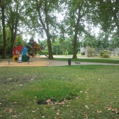 Jeux enfants au Parc Razon
